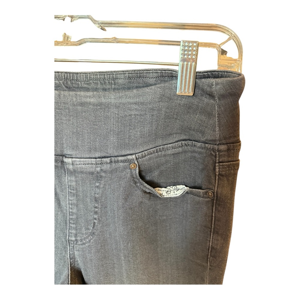 Stylish Gray Women's Straight Leg Stretch Jeans - Picture 4 of 10